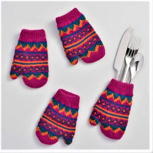 🎄NWT World Market Set of 4 Knit Mitten Flatware Holders Winter Christmas - Picture 1 of 1
